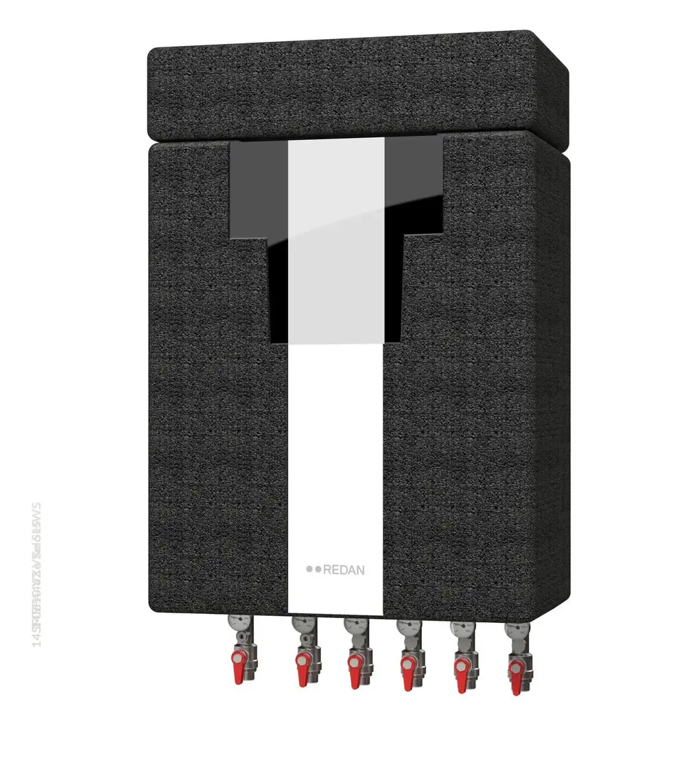Hausstation mit mehreren Anschlüssen, schwarz bezogen, mit einem zentralen Bedienfeld. Hersteller: Danfoss. Anwendungsbereich in der Haustechnik.